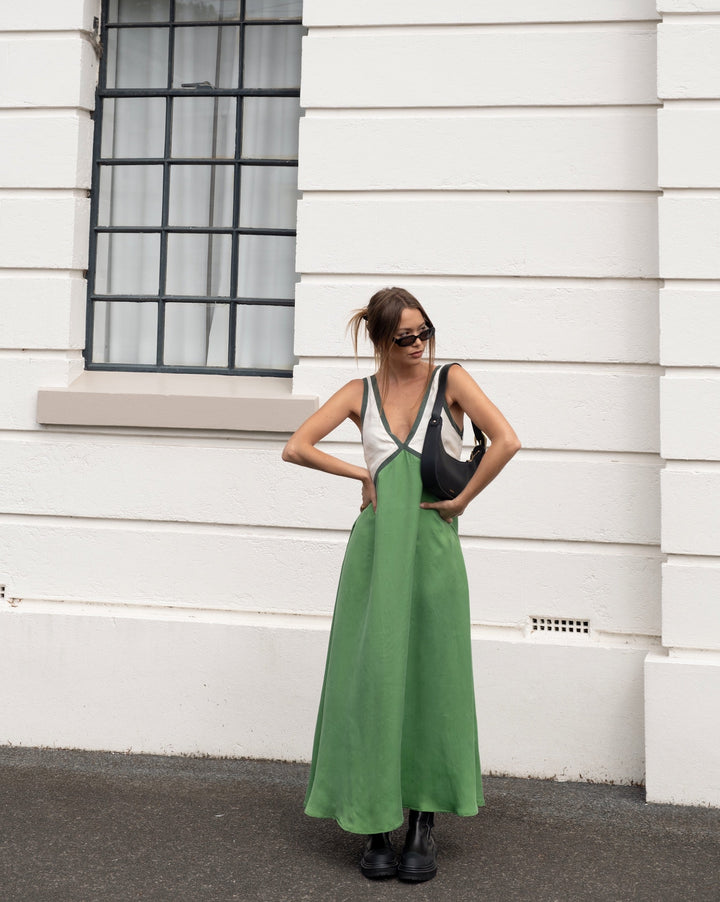 Maëlle | Lightweight V-Neck Maxi Dress
